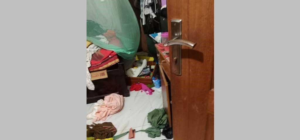 নোয়াখালীতে গলায় ‘কিরিচ ঠেকিয়ে’ ব্যবসায়ীর বাড়িতে ডাকাতি